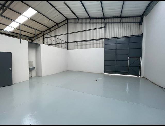 1,094M² WAREHOUSE TO LET IN COSMO BUSINESS PARK
